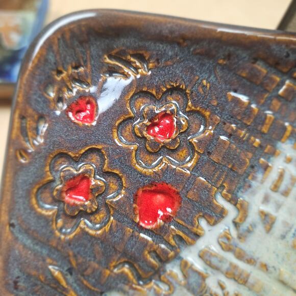 Vintage Handmade Voodoo Appetizer Dish Mardi Gras Mud by Libby D's Studio SIGNED - Picture 2 of 6